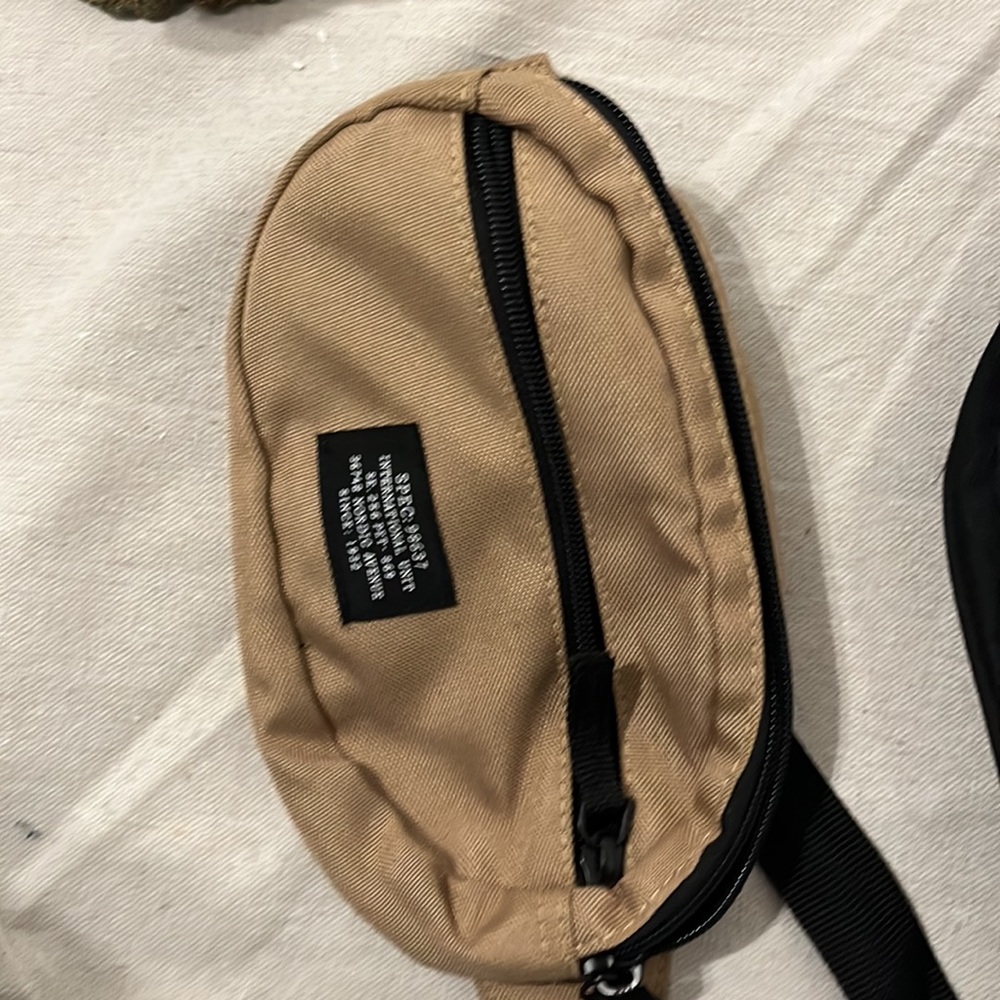 2 Fanny Pack - Picture 2 of 4